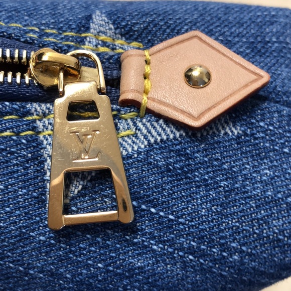 LIKE NEW 🌸🌸 RARE 🌸🌸 Louis Vuitton Denim Pouch - Picture 8 of 14